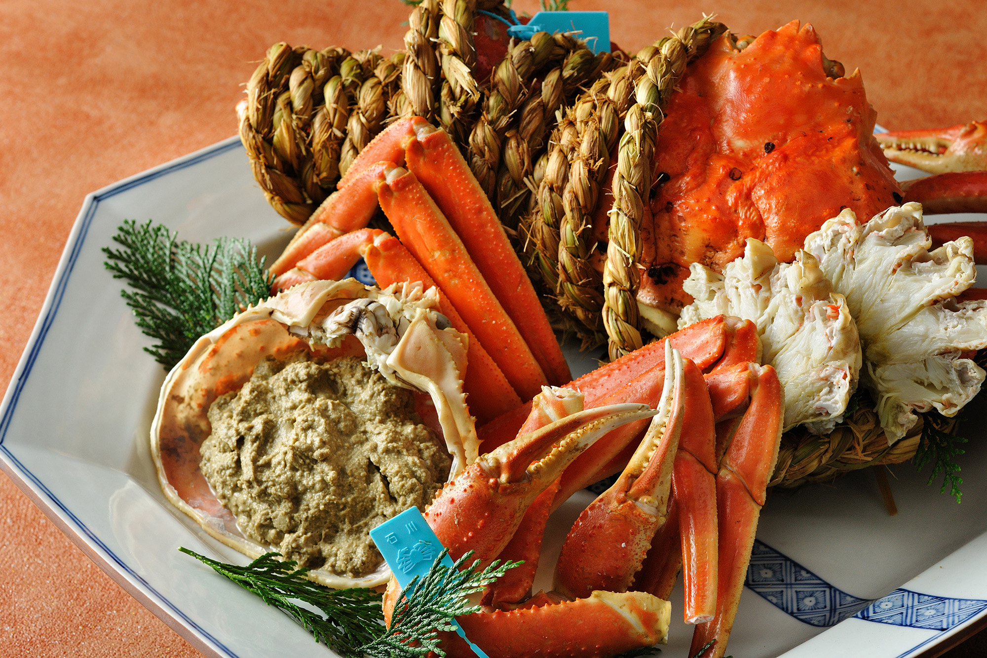 冬限定の蟹会席で味わえる「蟹のしめ縄蒸し」